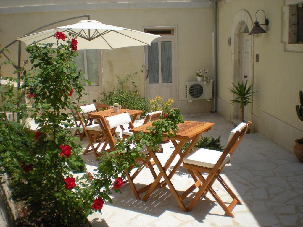 Chicchi Di Melograno Acomodação com café da manhã Modica Exterior foto